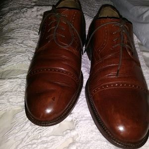 Tan calfskin mens oxford shoes.